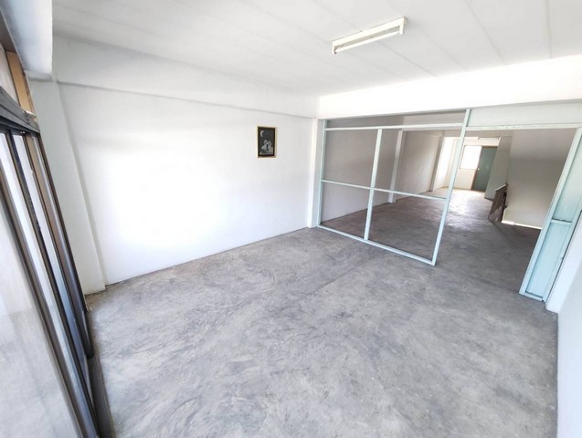 ขายตึกแถว 3ชึ้น ครึ่ง. จำนวน 2ห้อง.  เจ้าของขายเอง ตำบลวังษ์พง อำเภอปราณบุรี จังหวัดประจวบคีรีขันธ์