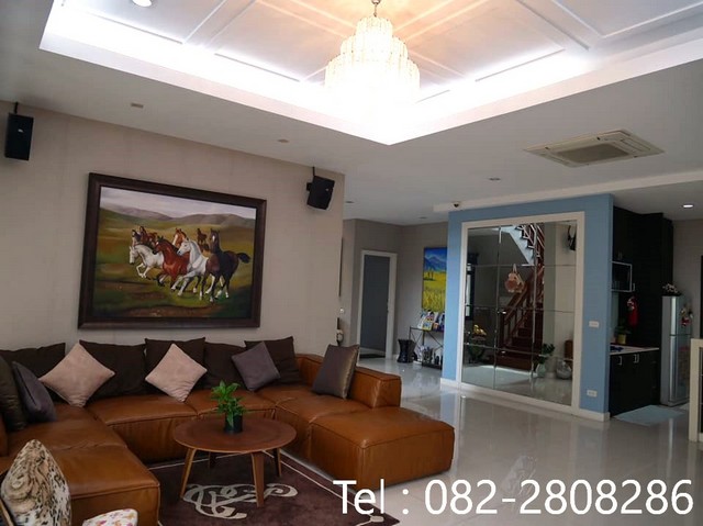 ขายบ้านเดี่ยว 2 ชั้นขนาดใหญ่สไตล์โมเดิร์นที่เน้นการออกแบบและพื้นที่ใช้สอยอย่างลงตัว  เขตหนองแขม กรุงเทพมหานคร