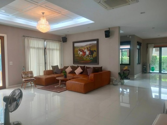 ขายบ้านเดี่ยว 2 ชั้นขนาดใหญ่สไตล์โมเดิร์นที่เน้นการออกแบบและพื้นที่ใช้สอยอย่างลงตัว  เขตหนองแขม กรุงเทพมหานคร