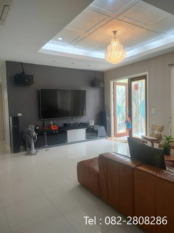 ขายบ้านเดี่ยว 2 ชั้นขนาดใหญ่สไตล์โมเดิร์นที่เน้นการออกแบบและพื้นที่ใช้สอยอย่างลงตัว  เขตหนองแขม กรุงเทพมหานคร