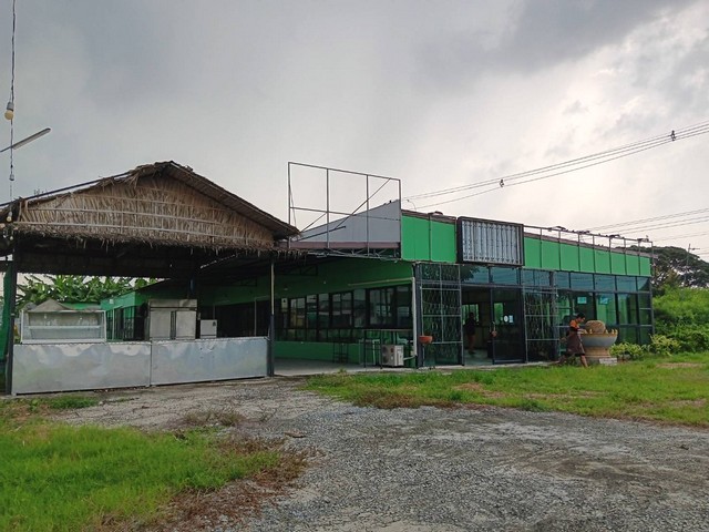 ที่ดินพร้อมสิ่งปลูกสร้าง ให้เซ้งกิจการระยะยาว สามารถทักมาสอบถามรายละเอียดเพิ่มเติมกับเจ้าของโดยตรงได้ จังหวัดนครปฐม