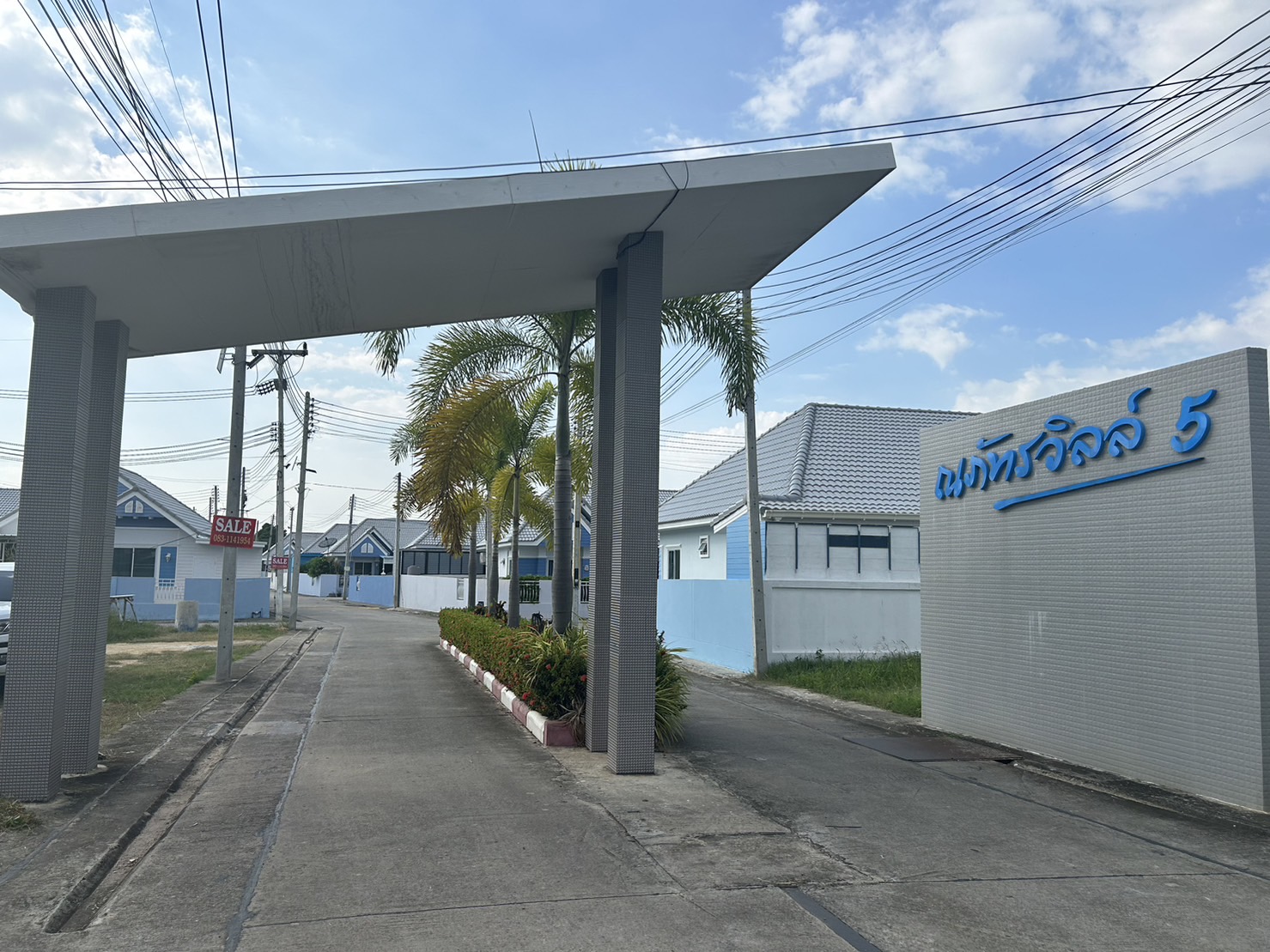 ขายทาวน์เฮ้าส์ 2 ห้องนอน 1 ห้องน้ำ เนื้อที่เริ่มต้น 22.5 ตรว  โครงการ ณภัทรวิลล์ 5  ซอยบ่อนไก่ 10 สัตหีบ ชลบุรี