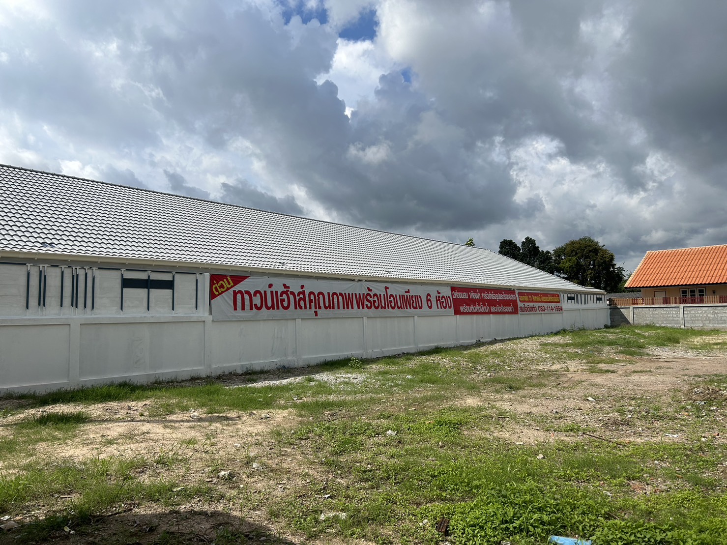 ขายทาวน์เฮ้าส์ 2 ห้องนอน 1 ห้องน้ำ เนื้อที่เริ่มต้น 22.5 ตรว  โครงการ ณภัทรวิลล์ 5  ซอยบ่อนไก่ 10 สัตหีบ ชลบุรี