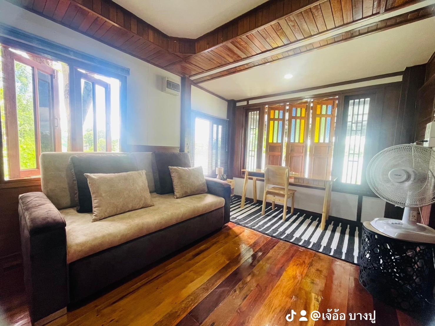 ขายบ้านพร้อมที่ดินริมน้ำวิวร้อยล้าน  เจ้าของขายเอง ลมเย็นสบายไร้มลพิษใกล้ชิดธรรมชาติ นครปฐม