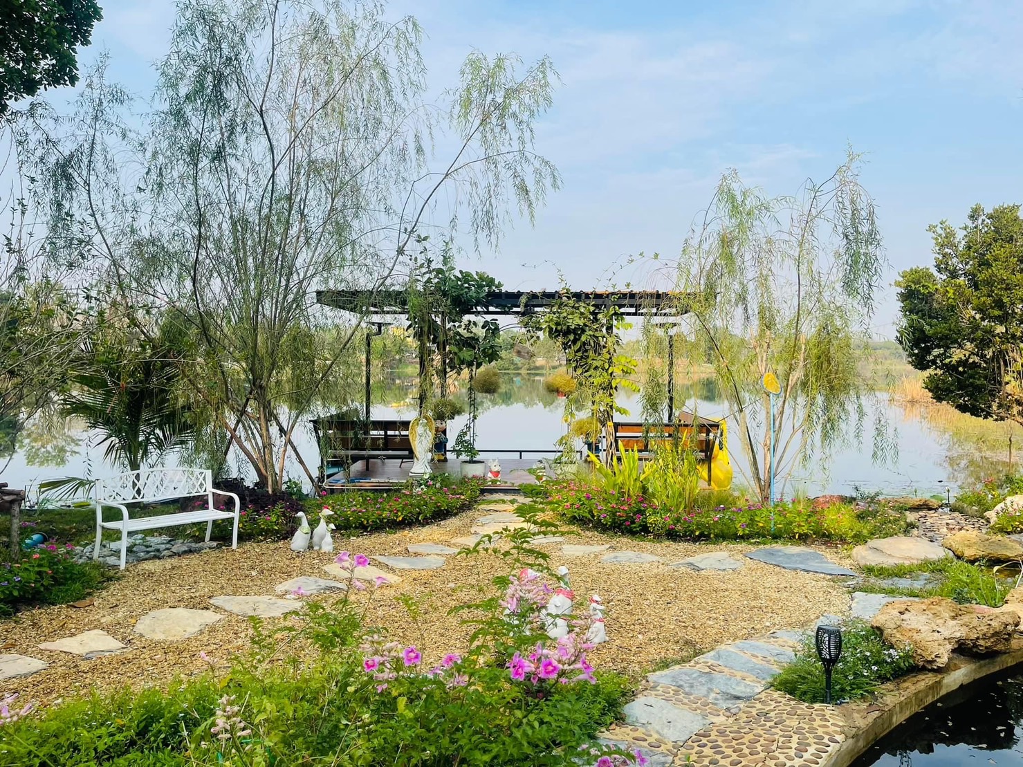 ขายบ้านพร้อมที่ดินริมน้ำวิวร้อยล้าน  เจ้าของขายเอง ลมเย็นสบายไร้มลพิษใกล้ชิดธรรมชาติ นครปฐม