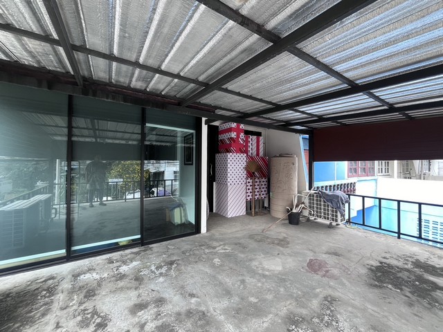 ขายบ้านทาวเฮาส์ 21 ตารางวา  ตกแต่งพร้อมเข้าอยู่ ลาดพร้าว 101 แยก 19 กรุงเทพมหานคร