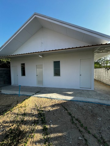 ขาย /  เช่าที่ดิน  200 ตารางวา บ้านสร้างใหม่พร้อมโกดัง เจ้าของปล่อยเช่าเอง ตำบลบางคูรัด อำเภอบางบัวทอง จังหวัดนนทบุรี