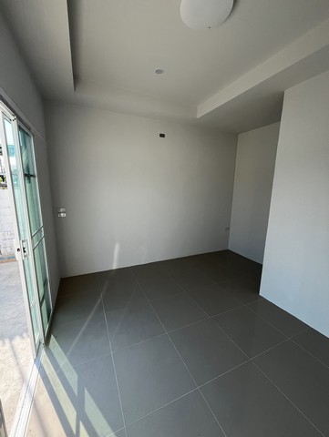 ขาย /  เช่าที่ดิน  200 ตารางวา บ้านสร้างใหม่พร้อมโกดัง เจ้าของปล่อยเช่าเอง ตำบลบางคูรัด อำเภอบางบัวทอง จังหวัดนนทบุรี