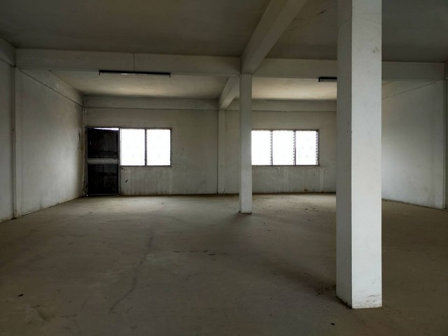 ขายที่ดินพร้อมตึก 2 คูหา 52 ตารางวา มีโฉนด  ต.บ้านนา อ.เมืองชุมพร จ.ชุมพร