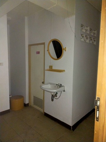 ขายที่ดินพร้อมตึก 2 คูหา 52 ตารางวา มีโฉนด  ต.บ้านนา อ.เมืองชุมพร จ.ชุมพร