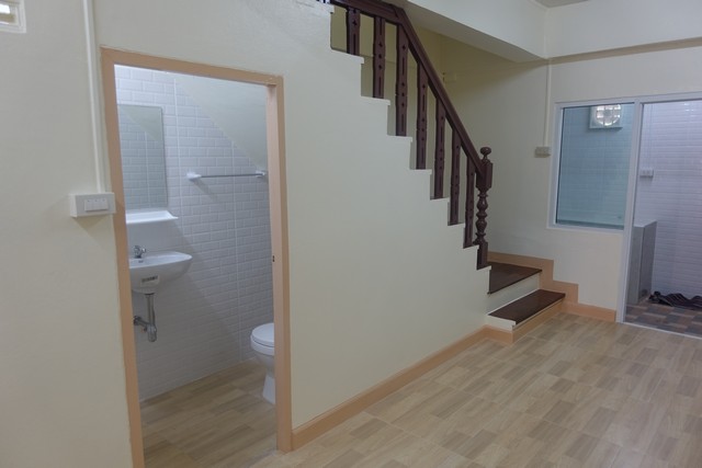 ขายทาวน์เฮาส์ 3 ชั้น 18 ตารางวา ตำบลท่าทราย อำเภอเมืองนนทบุรี นนทบุรี 