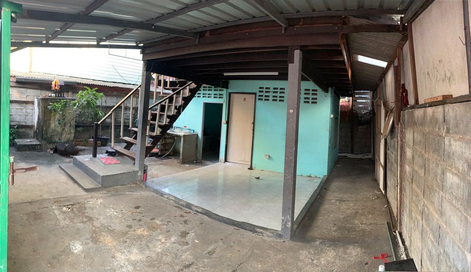 ขายบ้านเดี่ยว 2 ชั้น เนื้อที่ 31 ตรว.  หน้าบ้านกว้าง 8 เมตร รถยนต์จอดในบ้านได้ ทำเลดี ใกล้ รพ.ศิริราช ,รถไฟฟ้าไฟฉาย ซอยพรานนก 7 แยก 13 ขาย ซอยอยู่ตรงข้ามวัดยาง   ราค