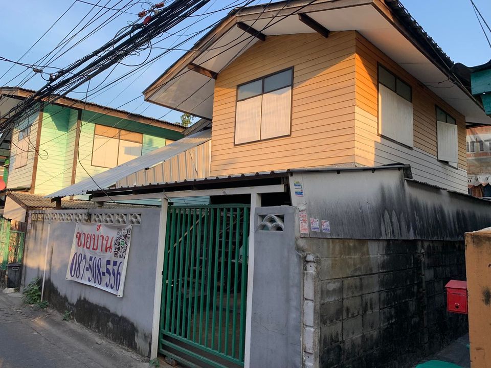 ขายบ้านเดี่ยว 2 ชั้น เนื้อที่ 31 ตรว.  หน้าบ้านกว้าง 8 เมตร รถยนต์จอดในบ้านได้ ทำเลดี ใกล้ รพ.ศิริราช ,รถไฟฟ้าไฟฉาย ซอยพรานนก 7 แยก 13 ขาย ซอยอยู่ตรงข้ามวัดยาง   ราค