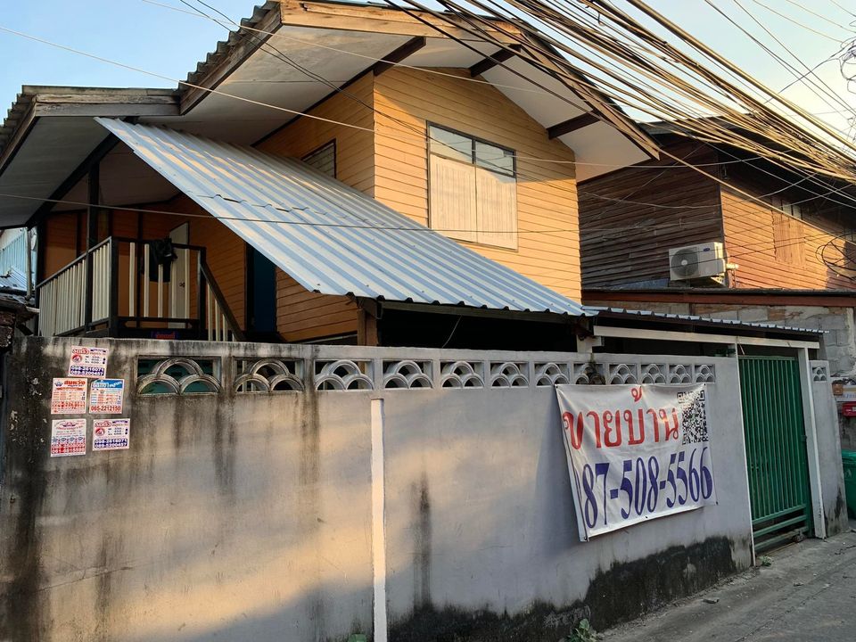 ขายบ้านเดี่ยว 2 ชั้น เนื้อที่ 31 ตรว.  หน้าบ้านกว้าง 8 เมตร รถยนต์จอดในบ้านได้ ทำเลดี ใกล้ รพ.ศิริราช ,รถไฟฟ้าไฟฉาย ซอยพรานนก 7 แยก 13 ขาย ซอยอยู่ตรงข้ามวัดยาง   ราค