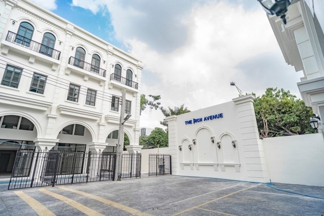 THE RICH AVENUE เดอะริช อเวนิว ดำรงรักษ์  (โบ๊เบ๊)