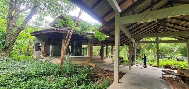 ขายที่ดิน 6ไร่ 3งาน มีบ้าน 2ชั้น สไตล์คันทรี 7ห้องนอน 7ห้องน้ำ ห้องโถงขนาดใหญ่อุทัยธานี