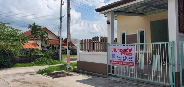 ขายทาวน์เฮ้าส์ หลังตึกตรงข้าม รพ.หนองหญ้าไซ จ.สุพรรณบุรี 