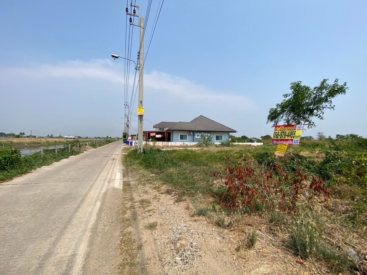 ขายขายที่ดินบางนา-ตราด 110 ตารางวา ถมแล้ว ติดถนนคอนกรีตสาธารณะ ซอย โรงเรียนคลองบ้านระกาศ อ.บางบ่อ  จ.สมุทรปราการ