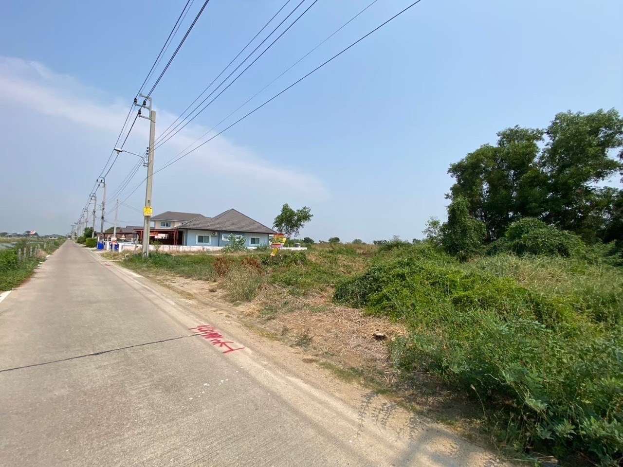 ขายขายที่ดินบางนา-ตราด 110 ตารางวา ถมแล้ว ติดถนนคอนกรีตสาธารณะ ซอย โรงเรียนคลองบ้านระกาศ อ.บางบ่อ  จ.สมุทรปราการ