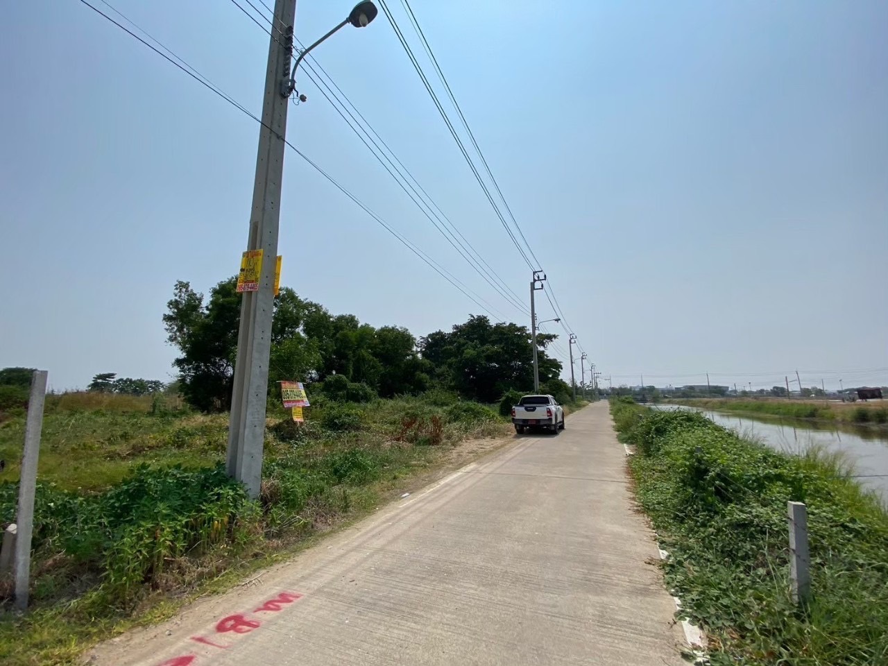 ขายขายที่ดินบางนา-ตราด 110 ตารางวา ถมแล้ว ติดถนนคอนกรีตสาธารณะ ซอย โรงเรียนคลองบ้านระกาศ อ.บางบ่อ  จ.สมุทรปราการ