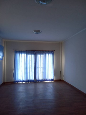 บ้านเดี่ยวหมู่บ้านสิรารมย์   พร้อมที่ดิน 2 ชั้น จอดรถได้ 3-4 คัน  จังหวัดนครราชสีมา