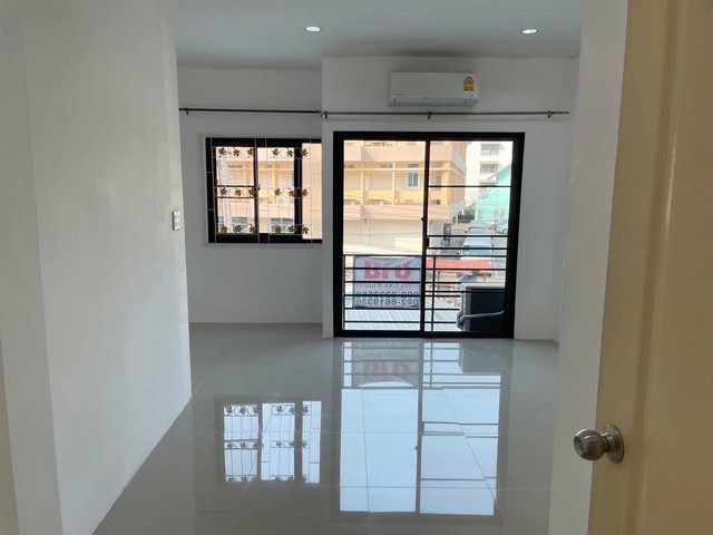 ขายทาวน์โฮม 2 ชั้น ในตัวเมืองแพร่ ทำเลดี เดินทางสะดวกมาก จังหวัดแพร่