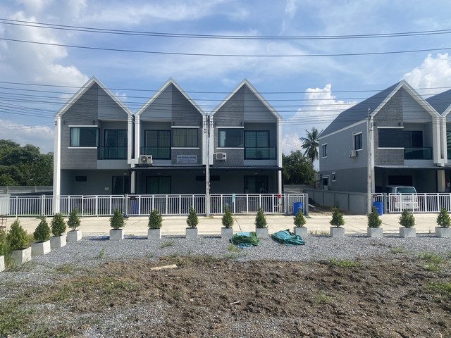 บ้านทาวน์โฮม ผนังไม่ติดกัน 2 ชั้น สไตล์บ้านเดี่ยว  ปทุมธานี