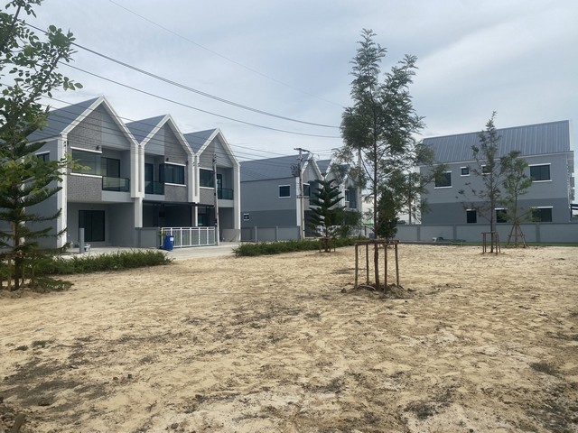 บ้านทาวน์โฮม ผนังไม่ติดกัน 2 ชั้น สไตล์บ้านเดี่ยว  ปทุมธานี