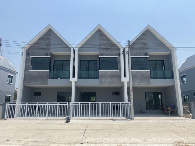 บ้านทาวน์โฮม ผนังไม่ติดกัน 2 ชั้น สไตล์บ้านเดี่ยว  ปทุมธานี