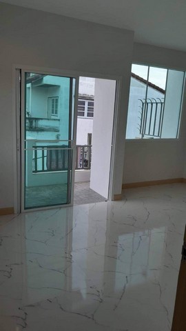 ขายทาวน์โฮมส์ 3 ชั้น นวลจันทร์ 36 แขวงนวลจันทร์ เขตบึงกุ่ม กรุงเทพมหานคร 