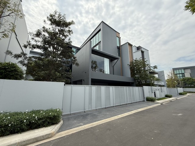 ปล่อยให้เช่า Vive2 กรุงเทพกรีฑา ติดโรงเรียนเวลลิงตั้น เดินไปได้  ปล่อยเช่า 350,000  บาทต่อเดือน ขาย 49 ล้านบาท กรุงเทพมหานคร 