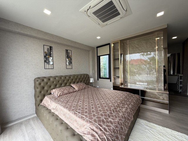 ปล่อยให้เช่า Vive2 กรุงเทพกรีฑา ติดโรงเรียนเวลลิงตั้น เดินไปได้  ปล่อยเช่า 350,000  บาทต่อเดือน ขาย 49 ล้านบาท กรุงเทพมหานคร 