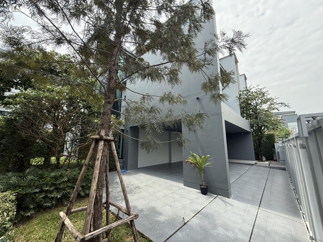 ปล่อยให้เช่า Vive2 กรุงเทพกรีฑา ติดโรงเรียนเวลลิงตั้น เดินไปได้  ปล่อยเช่า 350,000  บาทต่อเดือน ขาย 49 ล้านบาท กรุงเทพมหานคร 