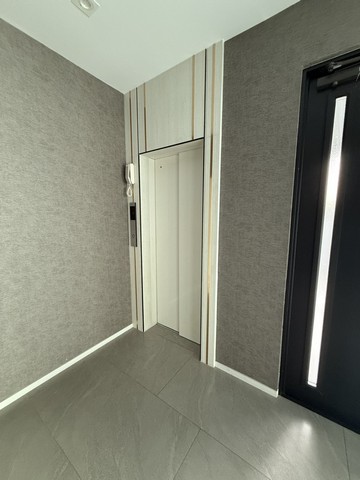 ปล่อยให้เช่า Vive2 กรุงเทพกรีฑา ติดโรงเรียนเวลลิงตั้น เดินไปได้  ปล่อยเช่า 350,000  บาทต่อเดือน ขาย 49 ล้านบาท กรุงเทพมหานคร 