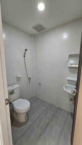 ขายทาวน์เฮ้าส์รีโนเวทใหม่ทั้งหลัง ที่ดิน 30 ตารางวา พื้นที่ใช้สอย 120 ตารางเมตร ชลบุรี