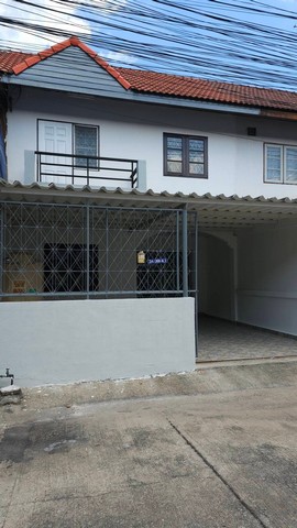 ขายทาวน์เฮ้า 2ชั้น หมู่บ้านเพชรวิลล่า ต.หนองรี อ.เมืองชลบุรี  จ.ชลบุรี