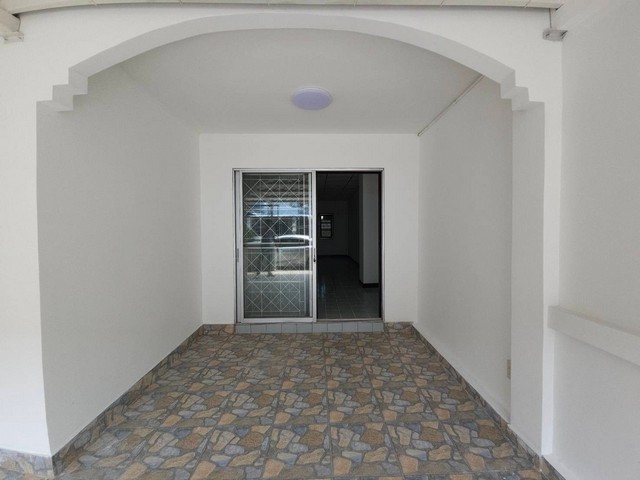 ขายทาวน์เฮ้า 2ชั้น หมู่บ้านเพชรวิลล่า ต.หนองรี อ.เมืองชลบุรี  จ.ชลบุรี