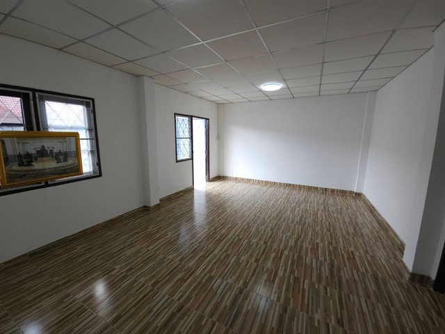 ขายทาวน์เฮ้า 2ชั้น หมู่บ้านเพชรวิลล่า ต.หนองรี อ.เมืองชลบุรี  จ.ชลบุรี