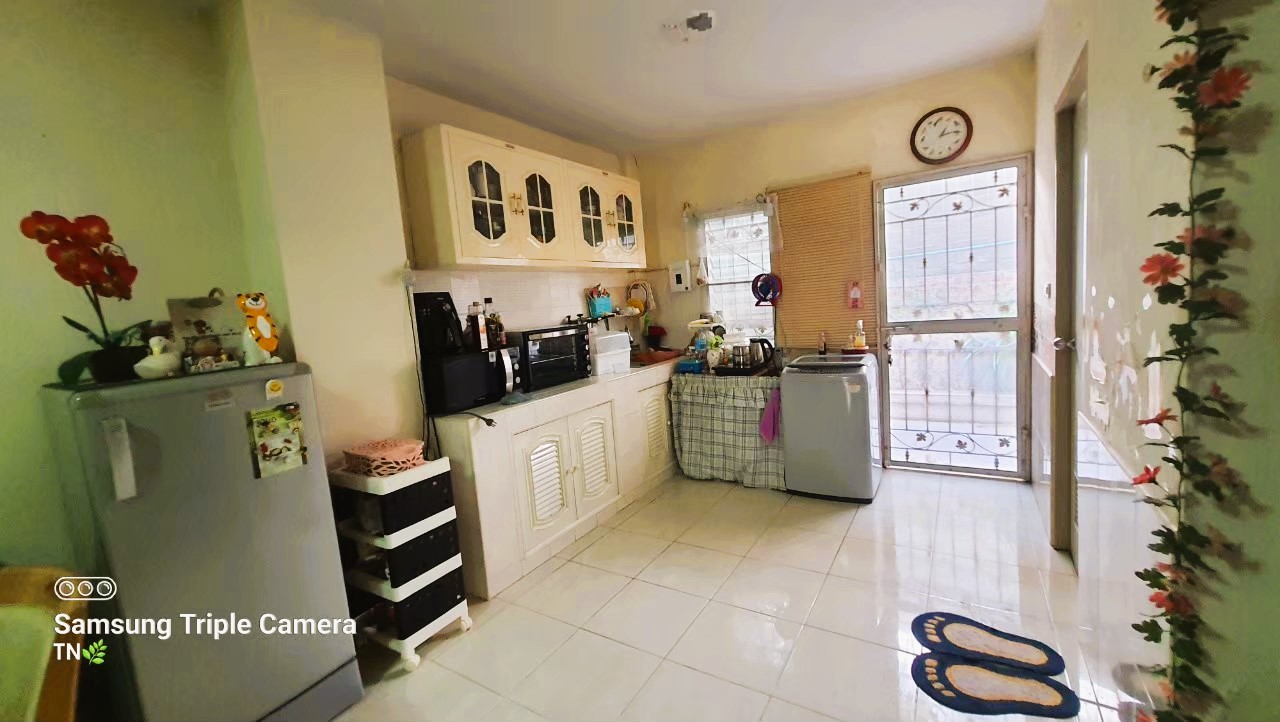 มบ.กรุงศรีซิตี้ ขายบ้านใกล้เซ็นทรัลอยุธยา เส้นหลังโลตัส 2 ชั้น 18 ตรว. สวยมาก