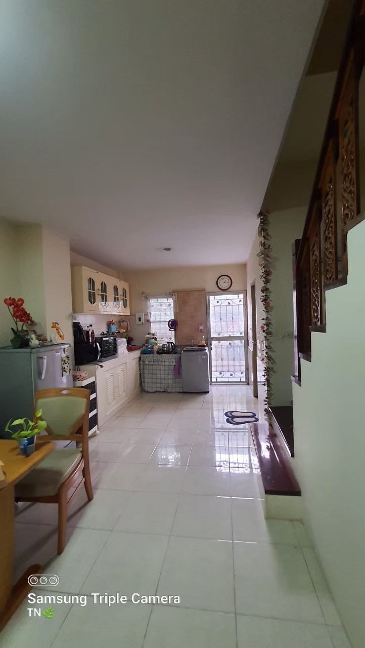 มบ.กรุงศรีซิตี้ ขายบ้านใกล้เซ็นทรัลอยุธยา เส้นหลังโลตัส 2 ชั้น 18 ตรว. สวยมาก