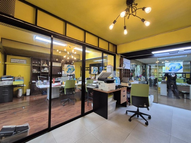 ขายอาคารพาณิชย์ 4 ชั้น 2 คูหา ทำเลดี การเดินทางสะดวกติดถนนพัฒนาการ สถานีหัวหมาก กทม