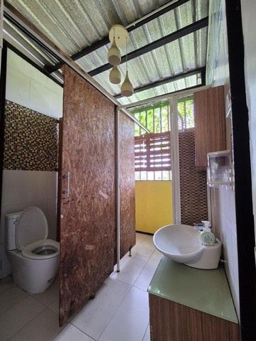 ขายอาคารพาณิชย์ 4 ชั้น 2 คูหา ทำเลดี การเดินทางสะดวกติดถนนพัฒนาการ สถานีหัวหมาก กทม