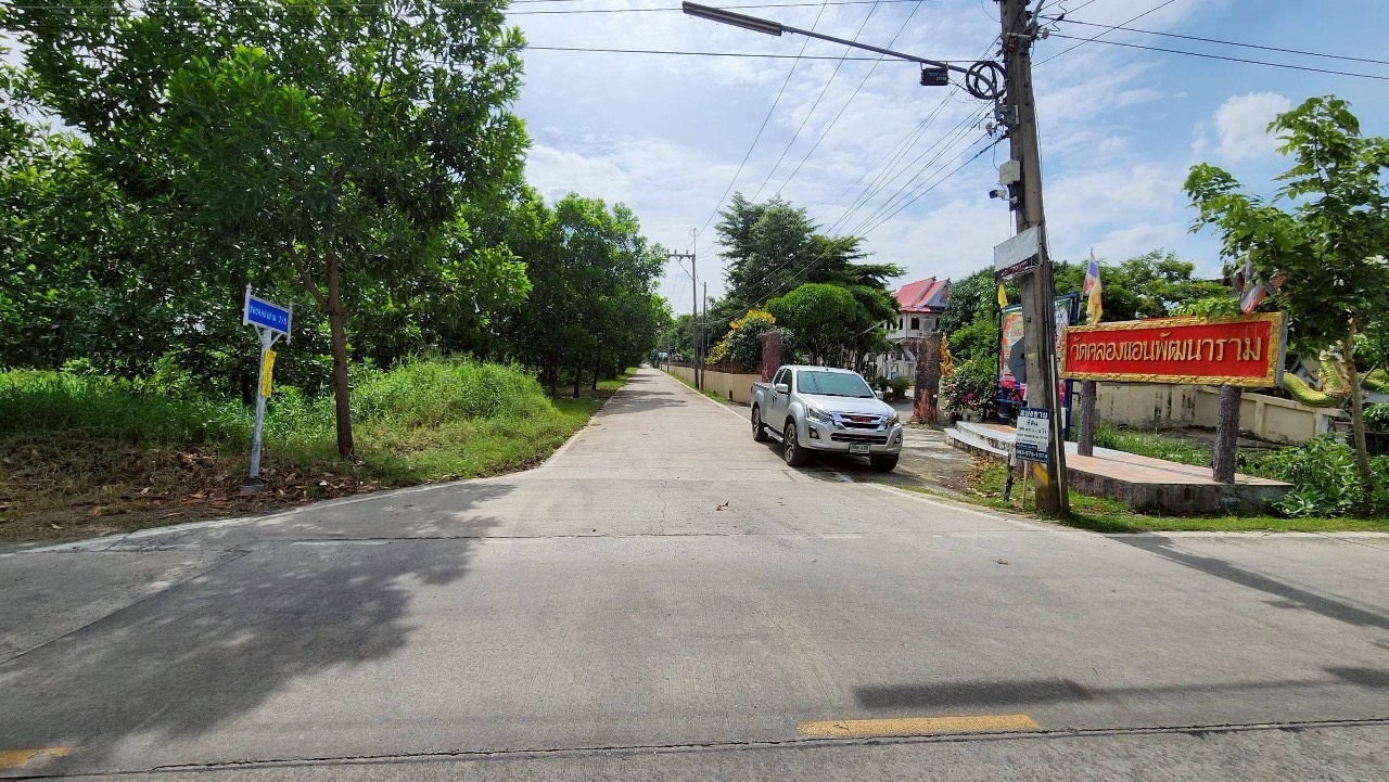 ขายด่วน ที่ดินถมแล้ว 100 ตารางวา ติดถนนคอนกรีตสาธารณะ ซอยคลองสาม 7/6 อ.คลองหลวง จ.ปทุมธานี