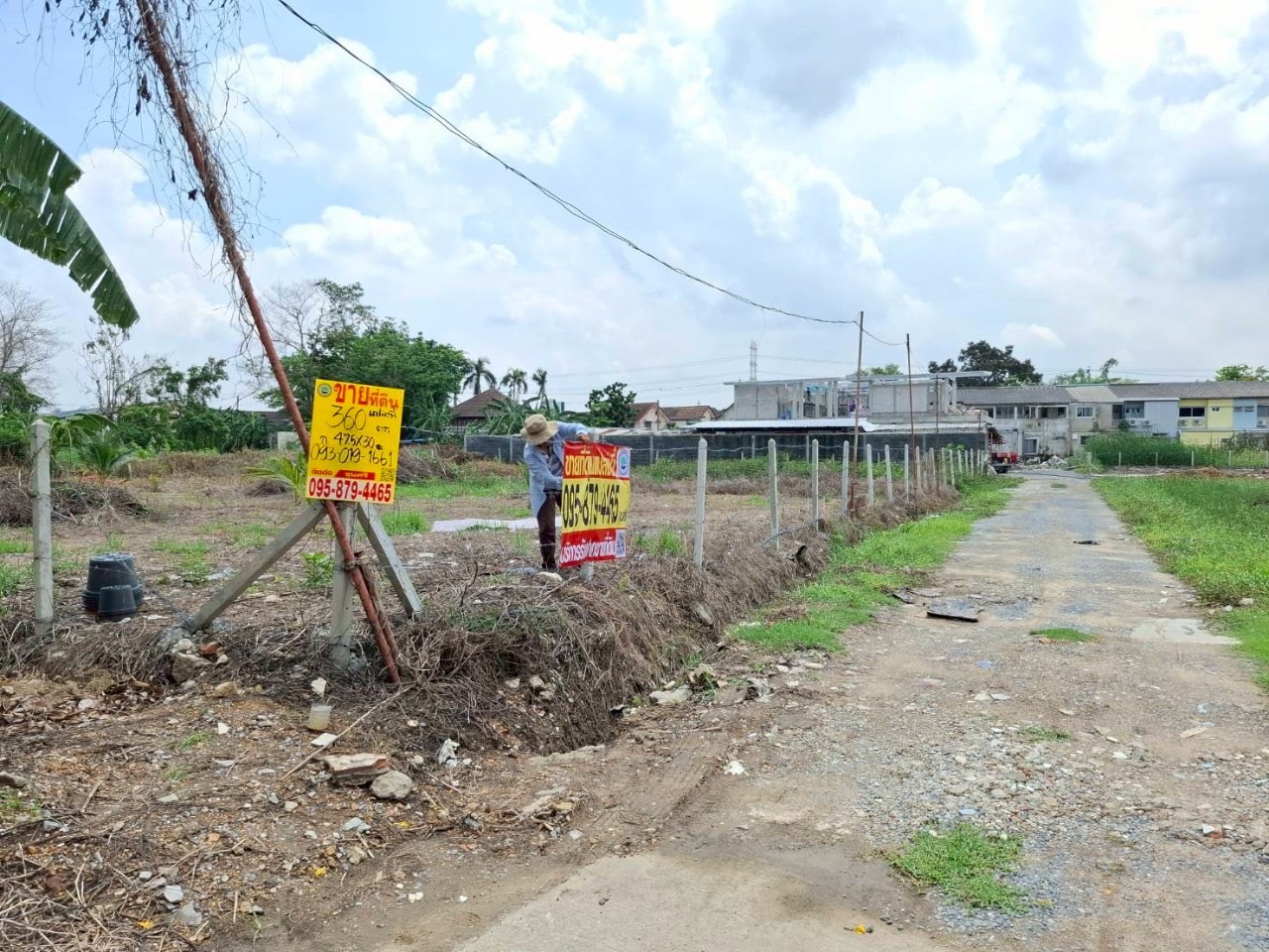 ขายด่วน ที่ดินพุทธมณฑลสายสาม 360 ตารางวา ถมแล้วทั้งแปลง  ซอย 19 แยก 6-12 เขตทวีวัฒนา กทม.