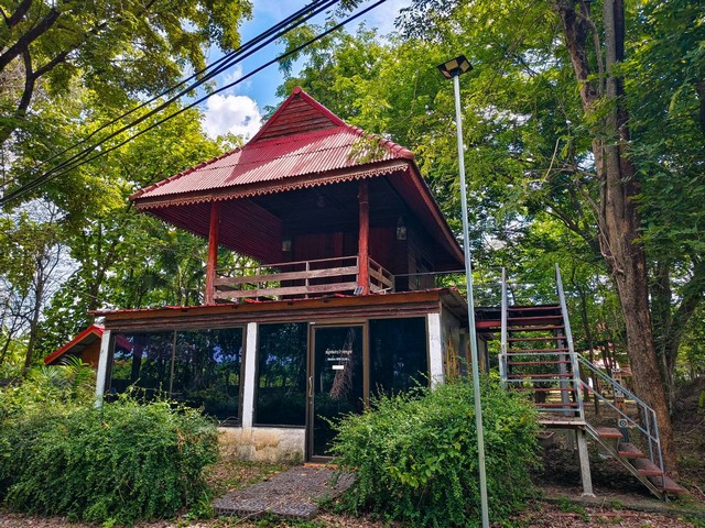 ขายที่ดินพร้อมสิ่งปลูกสร้าง บนเนื้อที่ 18 ไร่ 2 งาน 19 ตารางวา