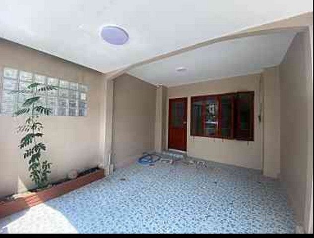 ขายทาวน์เฮ้าส์ หมู่บ้านบุศรินทร์1 คลอง2 รังสิต (แลนด์แอนด์เฮ้าส์)  ปทุมธานี