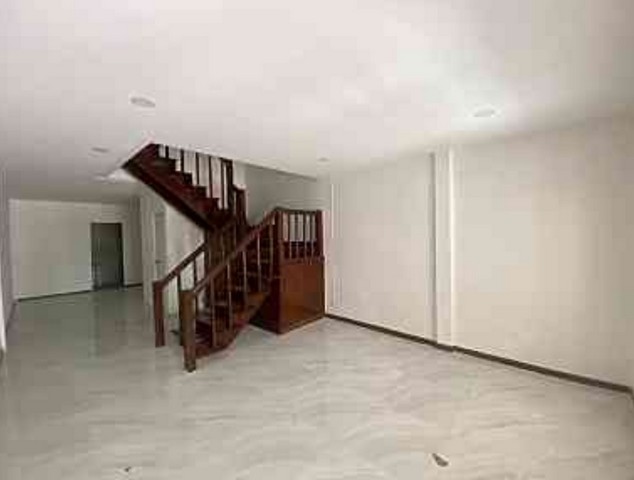 ขายทาวน์เฮ้าส์ หมู่บ้านบุศรินทร์1 คลอง2 รังสิต (แลนด์แอนด์เฮ้าส์)  ปทุมธานี