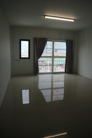 ขายอาคารพาณิชย์ 2 คูหา 3 ชั้นครึ่ง  ตำบลบางบัวทอง อำเภอบางบัวทอง นนทบุรี 