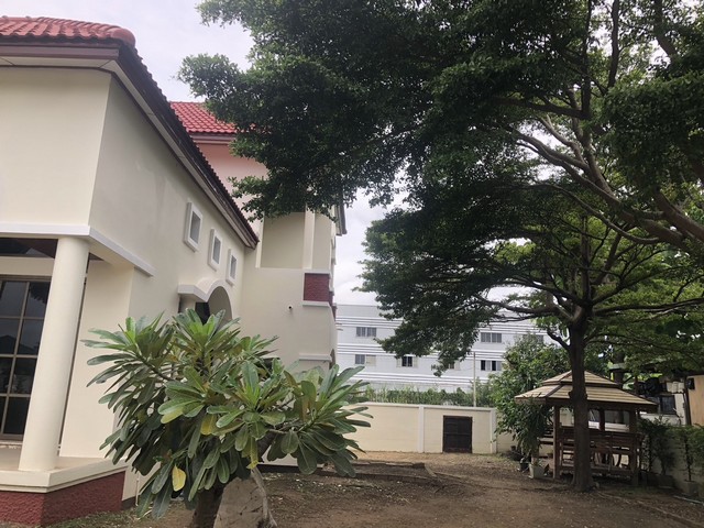 ขายบ้าน หมู่บ้านปรีชา วัดหนามแดง ศรีนครินทร์ 