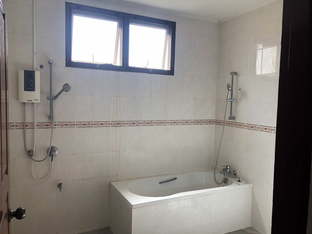 ขายบ้าน หมู่บ้านปรีชา วัดหนามแดง ศรีนครินทร์ 